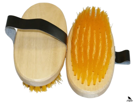 Konská kefa farebná s remienkom